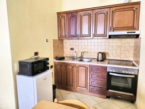 Cozy 2 Bedroom Apartment 10 Min walk to center