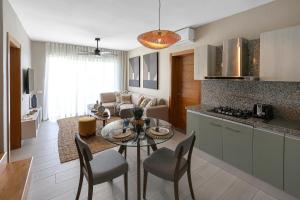 404-C Luxurious Apartment 5 Minutes from the Beach