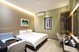 Almond Hotel Busan Station