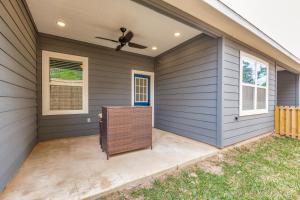 Posh royalty living in a gated new neighborhood!