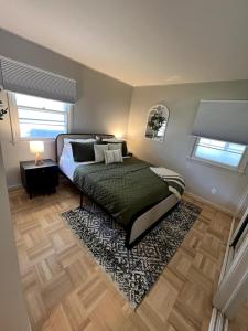 11mm LakeFront House in Calm Cove Large Private Dock