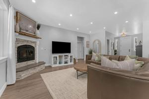 Large Flagstaff Home Near Violas with Hot Tub