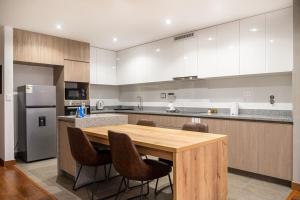 Premium 2BR Apartment Steps from Kennedy Park