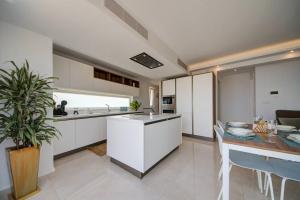 Luxury Penthouse with private pool and sea views, sleeps 6