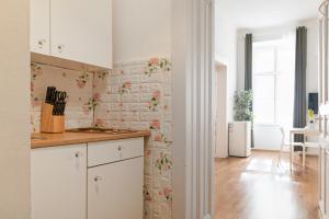 Comfortable 2BR Apt Central & Well Connected