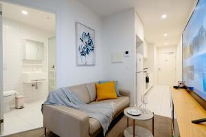 Lvl 32 City View 1BR Near Queen Vic Market