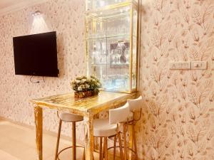 24Karat NewlyLaunched Luxury Studio