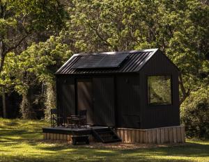 Wild & Secluded Off-Grid Cabin Retreat - Heike