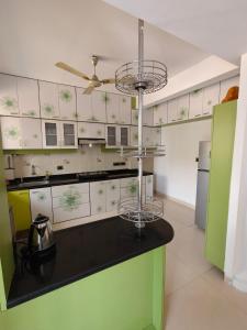 Spacious 1 BHK Apartment in Sanpada, 9 mins from Vashi Station