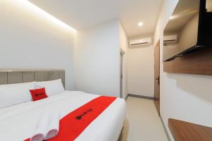 RedDoorz Plus Near Kebun Raya Bogor