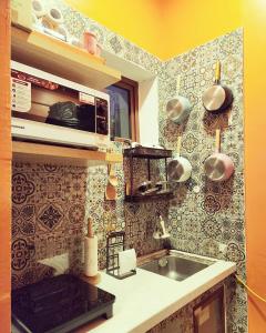 Top Floor Hostel - 3 mins to Train street - Female Dorm - Big bed