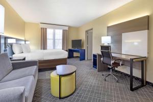 Comfort Suites Hanes Mall