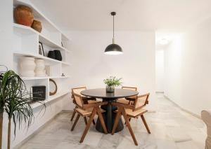 New Elegant center apartment and Calm Calle Agua SINESE DESIGN HOMES