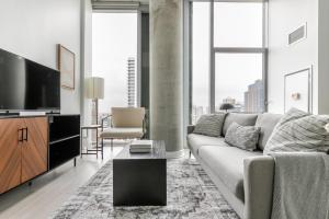 Blueground River North rooftop gym nr Mart CHI-1135