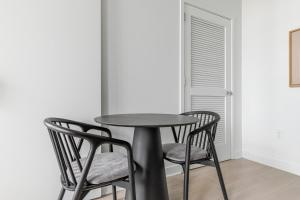 Blueground River North rooftop gym nr Mart CHI-1135