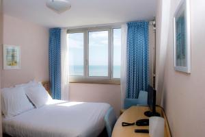 Hotels Hotel Vacances Bleues Villa Caroline : photos des chambres