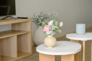 Chic One-Bedroom Hideaway with Free Parking&Wi-Fi