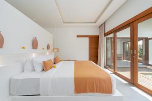 Villa Lounes 2 - Walking Distance to Luna Beach Club