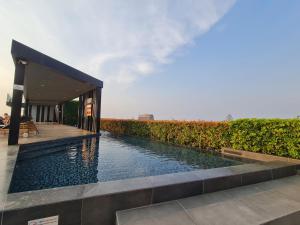 The base central pattaya condo