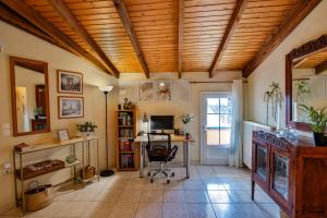 Bolia Apartment, near Corfu Town, Airport and Green buses