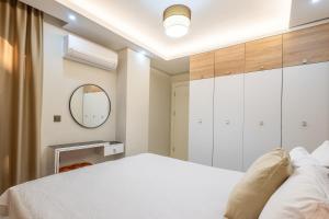 Retro No 7, Cleopatra beach