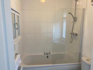 2-br Home In Gateshead For Family And Friends