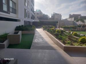 Moderno departamento con vista panorámica cerca a los centros comerciales