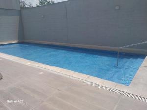 Moderno departamento con vista panorámica cerca a los centros comerciales