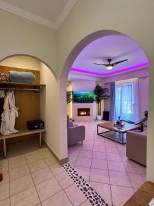 2 bedroom Family Suite with Jacuzzi - 1 minute walk from the beach