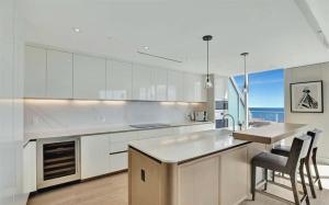 Four Bedroom Condo 5-Star Beachfront Living