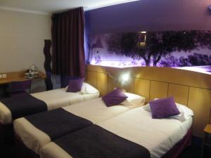 Hotels Kyriad Direct Arles : Chambre Triple