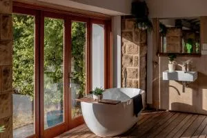 View! Farm in Bridgewater! Luminous Pond Farm - Mount Torrens