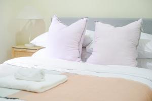 CBD 3br apt for 8 guests near Train & Shopping