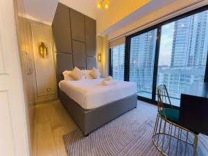 Naseem - Meydan Luxury, Stylish 1BR with Pool & Canal Views
