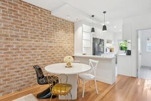 Luxury Modern 2-Storey Townhouse in Pyrmont