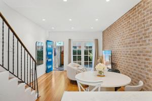 Luxury Modern 2-Storey Townhouse in Pyrmont