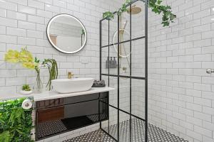 Luxury Modern 2-Storey Townhouse in Pyrmont