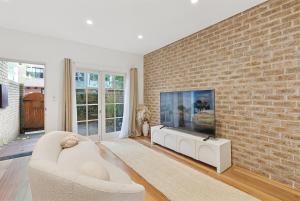 Luxury Modern 2-Storey Townhouse in Pyrmont