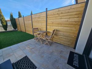 Maisons de vacances AMOUR - Gite Luxe 4 etoiles -Douce Harmonie Massages & SPA 5 places -Cocon Discret Insolite sans vis a vis en toute serenite - 5 min Carcassonne : photos des chambres