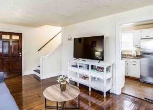 Adorable near lake in quiet neighborhood - Ontario Center