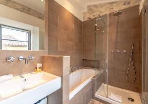 Loft Allard l Harbour Views l Shellter Rentals