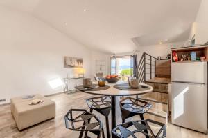 Design apartment with a sea view in St-Tropez port
