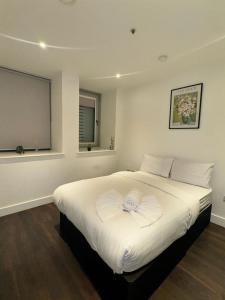 Sleep 9 20 mins from London Waterloo BP172