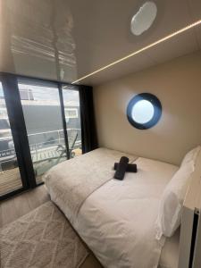 Winter escape at houseboat Sanches Lake View Monnickendam