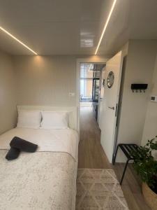 Winter escape at houseboat Sanches Lake View Monnickendam