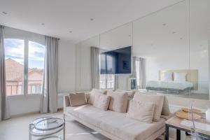 Le Semiramis l Central & Views l Shellter Rentals