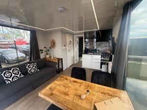 Winter escape at houseboat Sanches Lake View Monnickendam