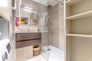 Le Clos l Pool & Balcony l Shellter Rentals