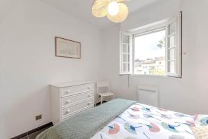 Le Clos l Pool & Balcony l Shellter Rentals