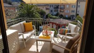 Le Clos l Pool & Balcony l Shellter Rentals
